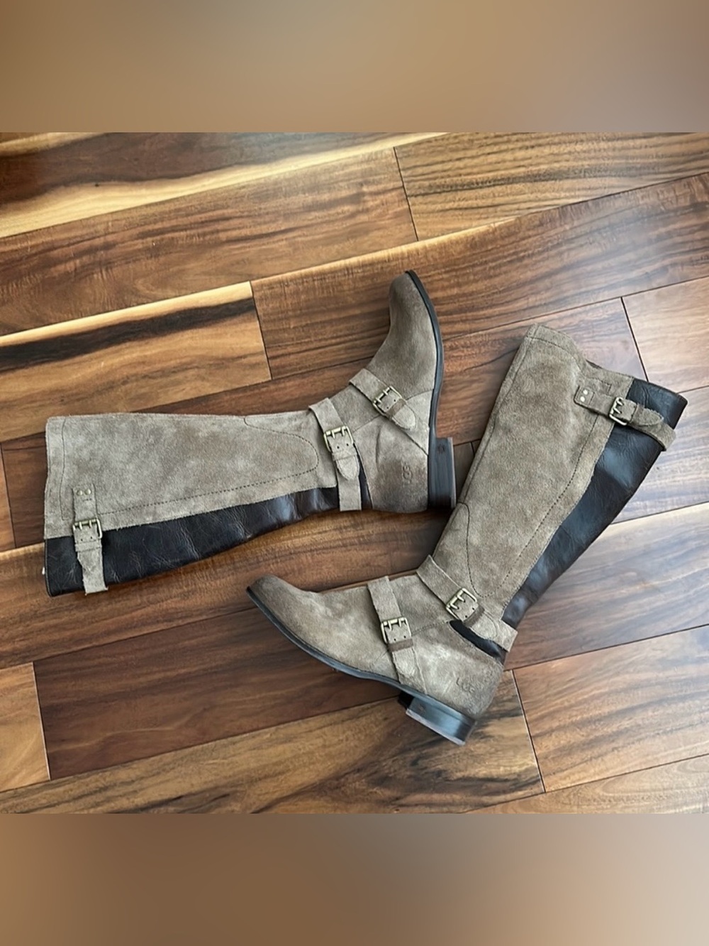 UGG ORIGINAL CYNDEE TALL
SUEDE LEATHER BOOTS
SIZE 8
